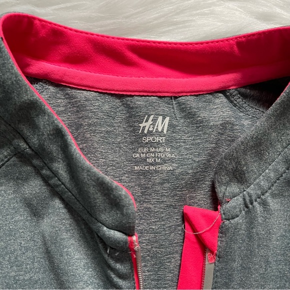 🩷🩷H&M SPORT QUARTER ZIP LONG SLEEVE WORKOUT TOP - Picture 2 of 6